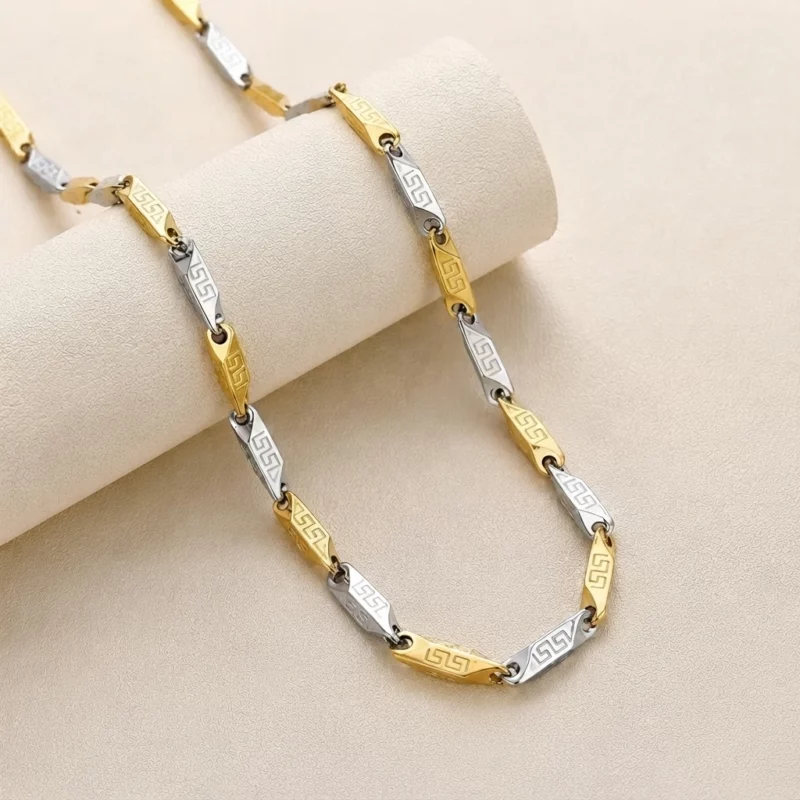 Two-Tone Geometric Link Chain Necklace - Image 2